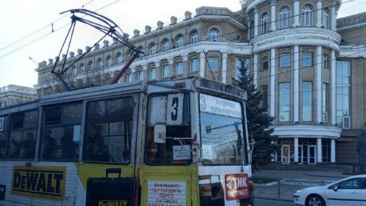 В Саратове прервано движение двух трамвайных маршрутов В Саратове прервано движение двух трамвайных маршрутов