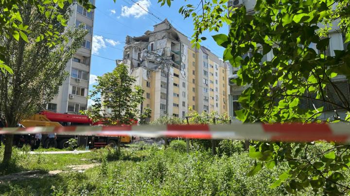 Спасатели продолжают разбирать завалы на Блинова, но пострадавший перестал подавать признаки жизни Спасатели продолжают разбирать завалы на Блинова, но пострадавший перестал подавать признаки жизни